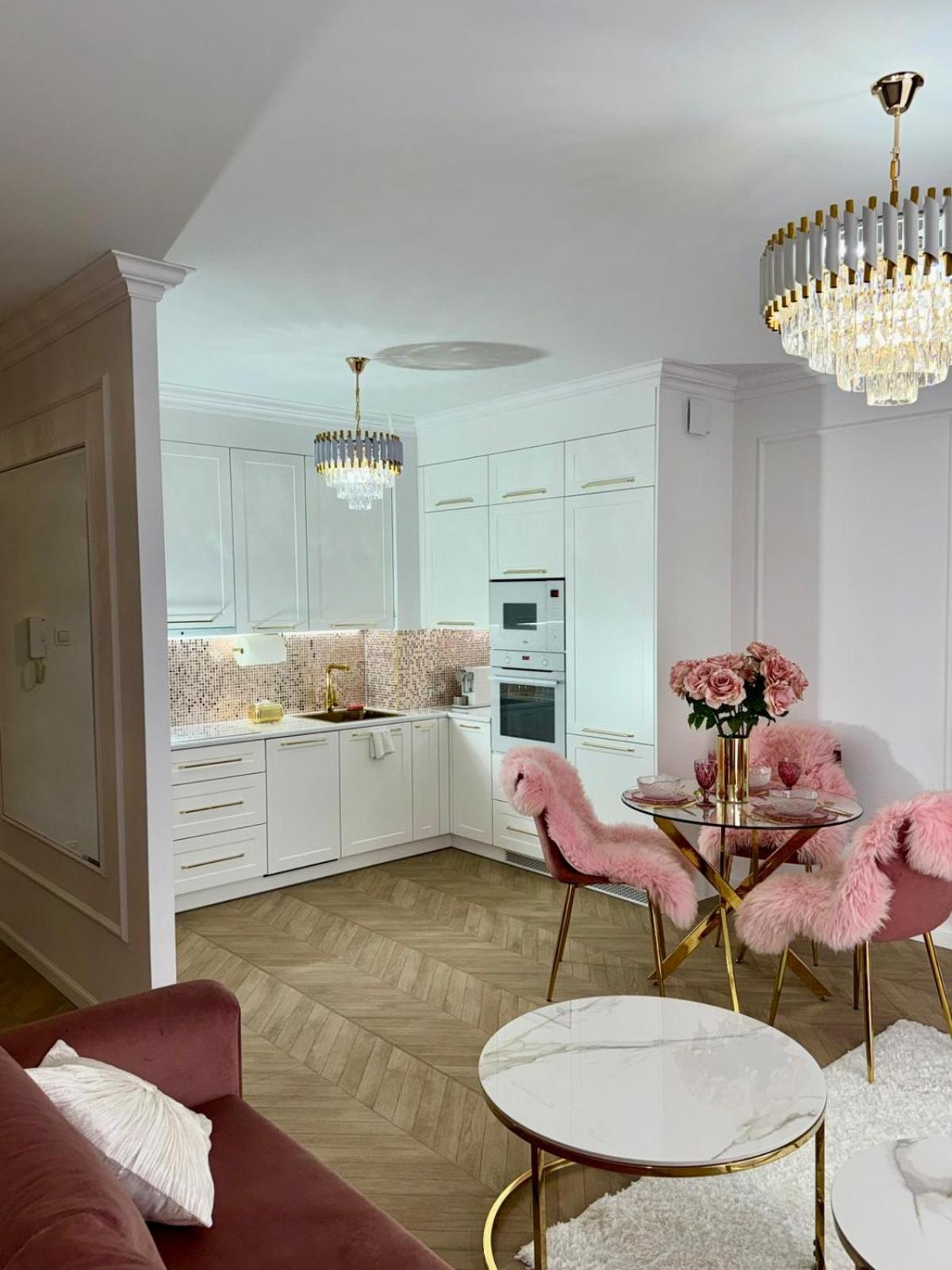 Just Unique Rose Apartment *