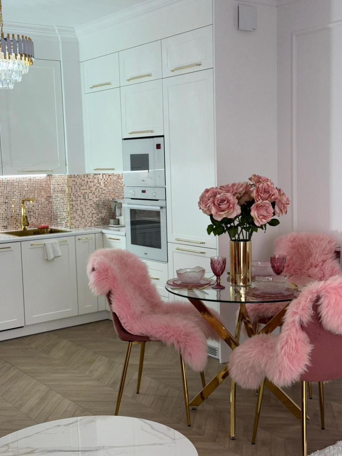 Just Unique Rose Apartment Posen